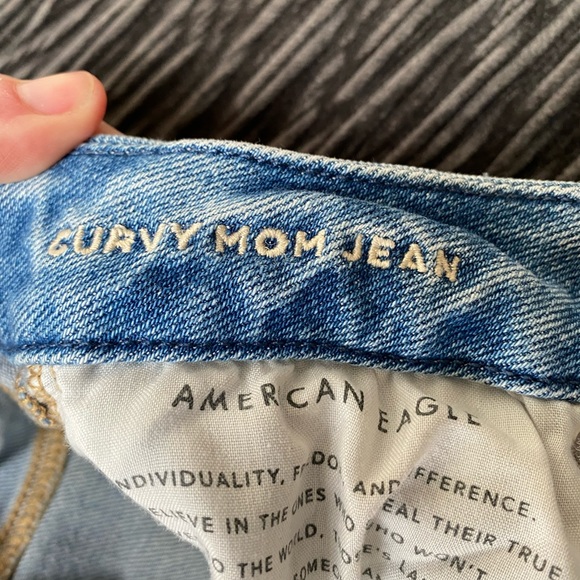 American Eagle Curvy Mom Jean - Size 6 - Picture 6 of 11